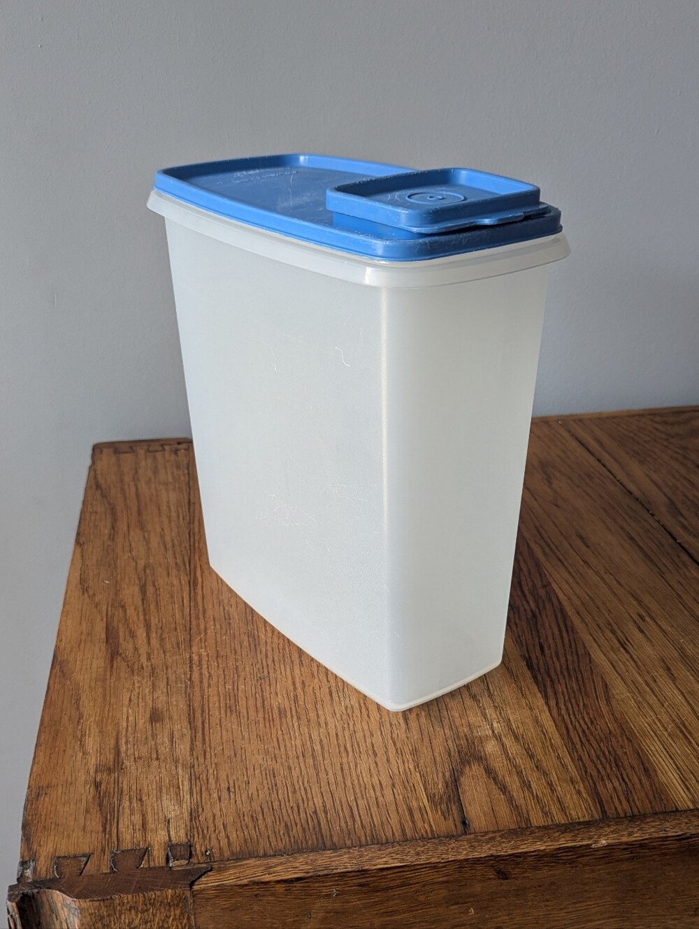 Vintage Tupperware 20 Cup Super Cereal Keeper 1588 Large Container - Blue